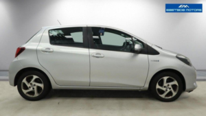 2015 Toyota Yaris 1.5 Vvt-H Icon E-CVT Euro 6 5dr in Silver — image 6