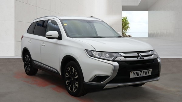 2017 Mitsubishi Outlander Di-D 2 in White — image 1