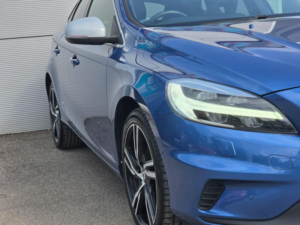 2019 Volvo V40 2.0 D2 R-Design Edition Auto Euro 6 (s/s) 5dr in Blue — image 2