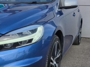 2019 Volvo V40 2.0 D2 R-Design Edition Auto Euro 6 (s/s) 5dr in Blue — image 4