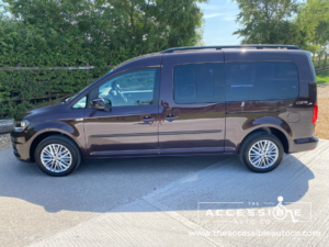 2017 Volkswagen Caddy Maxi Life 2.0 Tdi Bluemotion Tech in Purple — image 2