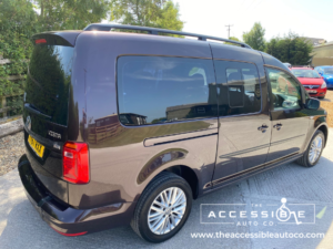 2017 Volkswagen Caddy Maxi Life 2.0 Tdi Bluemotion Tech in Purple — image 4