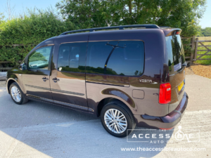 2017 Volkswagen Caddy Maxi Life 2.0 Tdi Bluemotion Tech in Purple — image 5