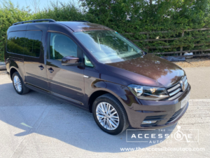2017 Volkswagen Caddy Maxi Life 2.0 Tdi Bluemotion Tech in Purple — image 6