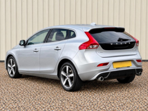 2018 Volvo V40 1.5 T3 Gpf R-Design Nav Plus Auto Euro 6 (s/s) 5dr in Silver — image 2