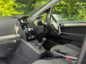 2012 Vauxhall Zafira 1.6 16v Exclusiv Euro 5 5dr in Grey — image 3