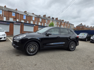 2014 Porsche Cayenne 3.0 Td V6 in Black — image 4