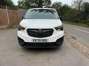 2020 Vauxhall Combo 1.5 Turbo D 2300 Edition Crew Van L2 Euro 6 (s/s) 4dr in White — image 2