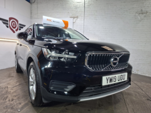 2019 Volvo Xc40 2.0 Momentum D3 in Black — image 3