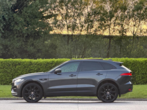 2016 Jaguar F-Pace 2.0 D180 R-Sport Auto AWD Euro 6 (s/s) 5dr in Grey — image 4