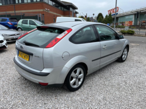 2007 Ford Focus 1.6 Zetec Climate 3dr in Silver — image 6