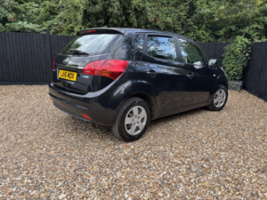 2016 Kia Venga 1.4 1 Air in Black — image 3