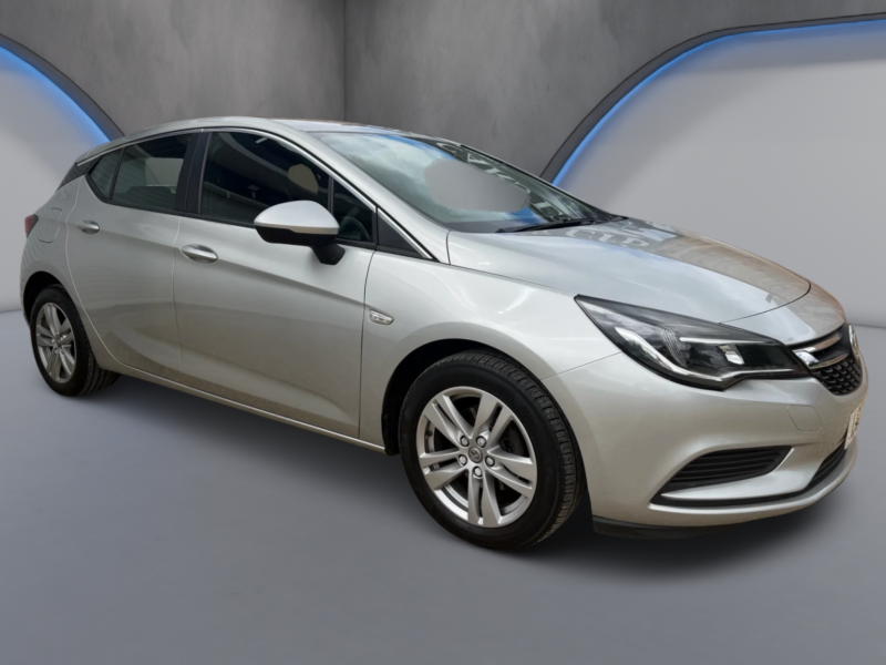 2017 Vauxhall Astra 1.6 Cdti Ecoflex Design in Silver — image 1