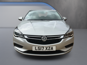 2017 Vauxhall Astra 1.6 Cdti Ecoflex Design in Silver — image 2