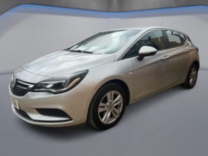 2017 Vauxhall Astra 1.6 Cdti Ecoflex Design in Silver — image 3