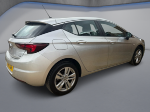 2017 Vauxhall Astra 1.6 Cdti Ecoflex Design in Silver — image 4