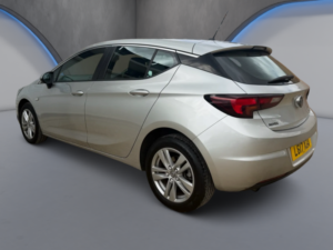 2017 Vauxhall Astra 1.6 Cdti Ecoflex Design in Silver — image 5