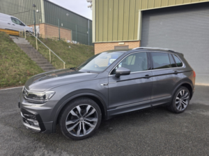 2017 Volkswagen Tiguan 2.0 Tdi R-Line in Grey — image 4
