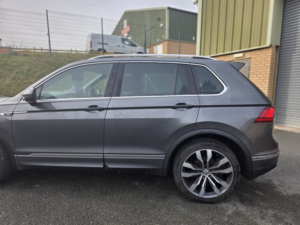 2017 Volkswagen Tiguan 2.0 Tdi R-Line in Grey — image 5