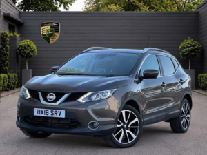 2016 Nissan Qashqai 1.2 Dig-T Tekna Xtron 2WD Euro 6 (s/s) 5dr in Bronze — image 6
