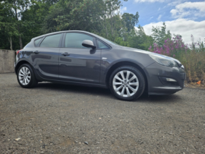 2012 Vauxhall Astra 1.6 16v Active Limited Edition in Grey — image 3