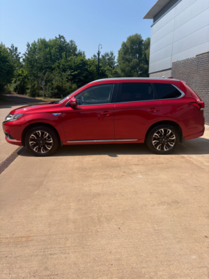 2016 Mitsubishi Outlander 2.0h 12kwh Gx4h SUV 5dr Petrol Plug-In Hybrid CVT 4WD Euro 6 (s/s) (200 Ps) in Red — image 2