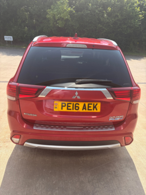 2016 Mitsubishi Outlander 2.0h 12kwh Gx4h SUV 5dr Petrol Plug-In Hybrid CVT 4WD Euro 6 (s/s) (200 Ps) in Red — image 4