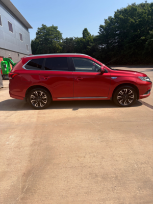 2016 Mitsubishi Outlander 2.0h 12kwh Gx4h SUV 5dr Petrol Plug-In Hybrid CVT 4WD Euro 6 (s/s) (200 Ps) in Red — image 6