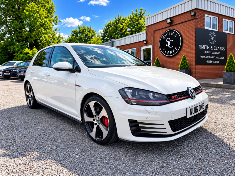 2016 Volkswagen Golf 2.0 Tsi Bluemotion Tech Gti Performance in White — image 1