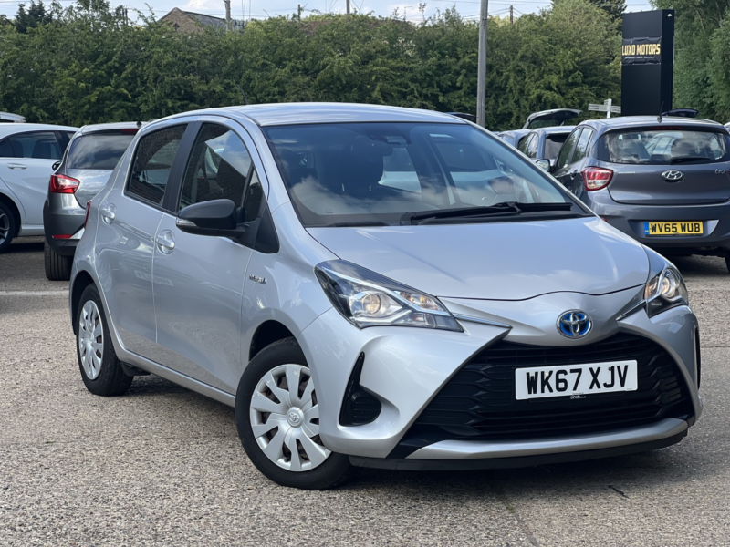 2017 Toyota Yaris 1.5 Vvt-H Active in Silver — image 1