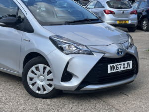 2017 Toyota Yaris 1.5 Vvt-H Active in Silver — image 3
