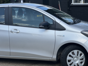 2017 Toyota Yaris 1.5 Vvt-H Active in Silver — image 5