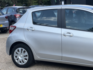 2017 Toyota Yaris 1.5 Vvt-H Active in Silver — image 6