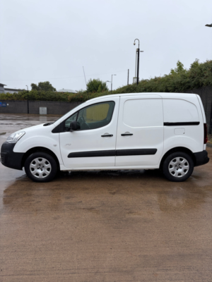 2018 Peugeot E-Partner 636 Se Panel Van 6dr Electric Automatic Fwd L1 H1 (164 G/km, 47 Bhp) in White — image 2