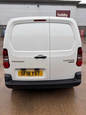 2018 Peugeot E-Partner 636 Se Panel Van 6dr Electric Automatic Fwd L1 H1 (164 G/km, 47 Bhp) in White — image 4