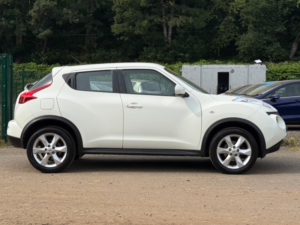 2012 Nissan Juke 1.6 Acenta SUV 5dr Petrol Manual Euro 5 (s/s) (117 Ps) in White — image 4