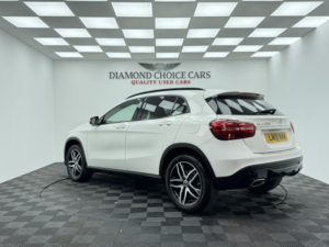 2019 Mercedes-Benz Gla 1.6 Gla180 Urban Edition in White — image 4