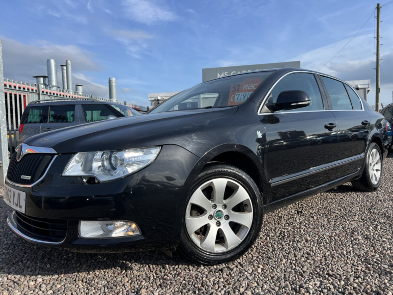 2013 Skoda Superb 1.6 Tdi Elegance Greenline Ii in Black — image 1
