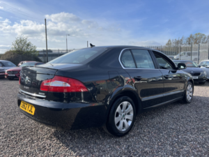 2013 Skoda Superb 1.6 Tdi Elegance Greenline Ii in Black — image 2