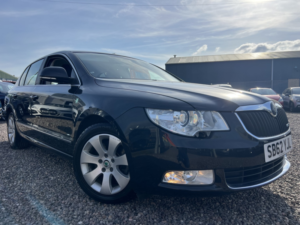 2013 Skoda Superb 1.6 Tdi Elegance Greenline Ii in Black — image 3