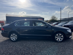 2013 Skoda Superb 1.6 Tdi Elegance Greenline Ii in Black — image 5
