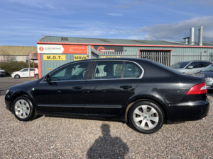 2013 Skoda Superb 1.6 Tdi Elegance Greenline Ii in Black — image 6