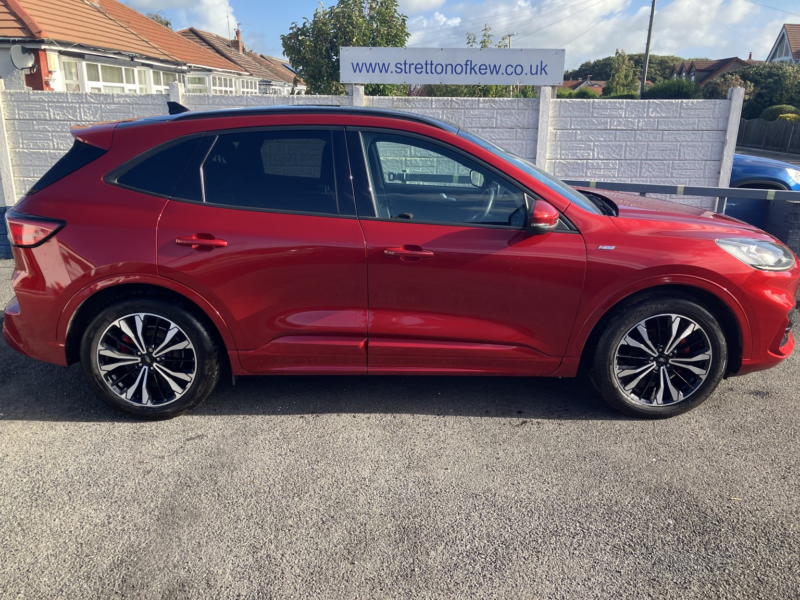 2020 Ford Kuga 1.5 T Ecoboost St-Line X Edition in Red — image 1