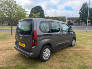 2019 Vauxhall Combo Life 1.5 Turbo D Blueinjection Design MPV 5dr Diesel Auto Euro 6 (s/s) (130 Ps) in Grey — image 3