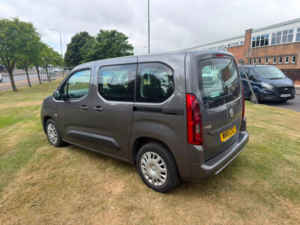 2019 Vauxhall Combo Life 1.5 Turbo D Blueinjection Design MPV 5dr Diesel Auto Euro 6 (s/s) (130 Ps) in Grey — image 4