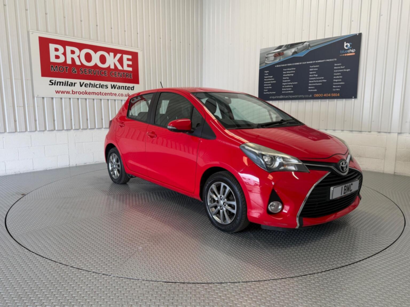 2015 Toyota Yaris 1.33 Dual Vvt-I Icon Euro 5 5dr Euro 5 in Red — image 1