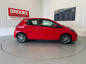 2015 Toyota Yaris 1.33 Dual Vvt-I Icon Euro 5 5dr Euro 5 in Red — image 3