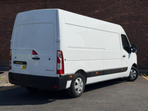 2023 Renault Master 2.3 Dci 35 Business+ Fwd Lwb Medium Roof Euro 6 4dr in White — image 3