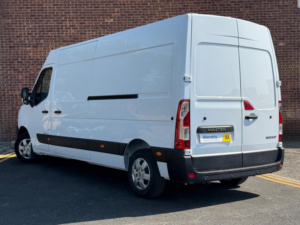 2023 Renault Master 2.3 Dci 35 Business+ Fwd Lwb Medium Roof Euro 6 4dr in White — image 4