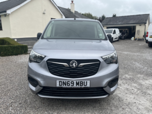 2019 Vauxhall Combo 1.5 Turbo D 2000 Sportive in Grey — image 2